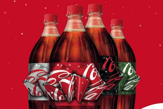 Coke ไอเดียว้าว!!!! แค่ดึงเบาๆ.. แปลงฉลากข้างขวดเป็นโบว์ประดับน่ารักๆฉลองคริสต์มาส