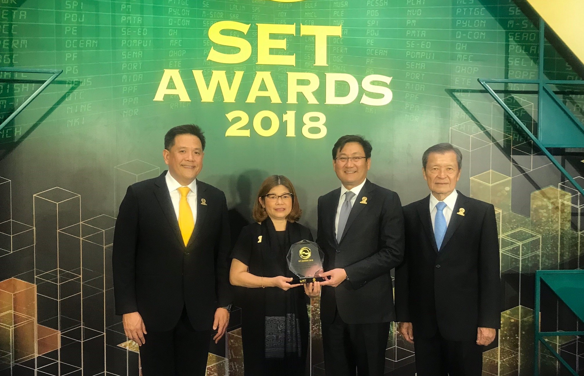 MACO รับรางวัล Outstanding Investor Relations Awards
